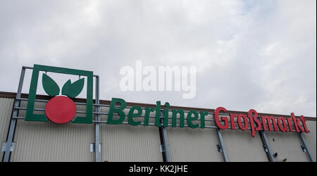 Berlin, Deutschland. November 2017. Das Berliner Großmarkt-Logo auf dem Lager der Marktgelaende in Berlin, 27. November 2017. Quelle: Silas Stein/dpa/Alamy Live News Stockfoto