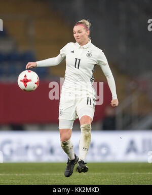 Bielefeld, Deutschland. November 2017. Alexandra POPP (GER) Aktion, Fussball Nationalmannschaft Frauen Freundschaftsspiel, Deutschland (GER) - Frankreich (FRA) 4:0, am 24.11.2017 in Bielefeld/Deutschland. |Nutzung weltweit Guthaben: dpa/Alamy Live News Stockfoto