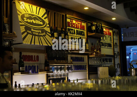 New York, NY, USA. Nov. 2017. Atmosphäre bei der großen Eröffnungsfeier für Gino Sorbillos Pizzeria in New York City am 27. November 2017. Kredit: Mpi43/Media Punch/Alamy Live News Stockfoto