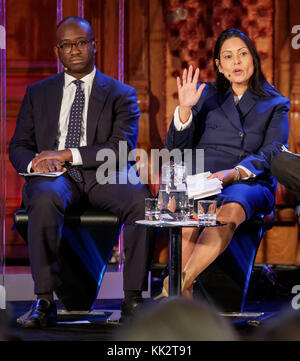 Konservative Abgeordnete Sam Gyimah und Priti Patel während einer Podiumsdiskussion für die Spectator Zeitschrift am Emmanuel Centre, London Stockfoto