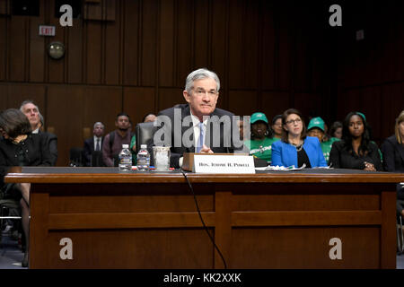 Jerome H. Powell gibt vor dem United States Senate Committee on Banking, Housing und Urban Affairs am Dienstag, den 28. November 2017, seine Nominierung als Vorsitzender des Gouverneursrates des Federal Reserve System auf dem Kapitol Hill in Washington, DC bekannt. Kredit: Ron Sachs/CNP /MediaPunch Stockfoto