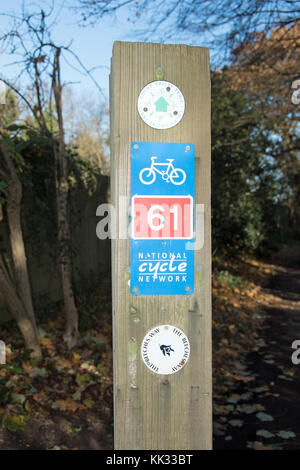 61 Anzeige auf der National Cycle Network, Iver Heath, Buckinghamshire, UK Route Stockfoto