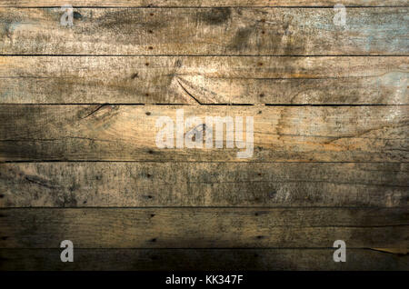 Im Alter von Holz Leiste an der Wand Stockfoto