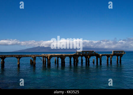 Tagsüber im Mala Hafen auf Maui mit Blick auf Lanai. Stockfoto