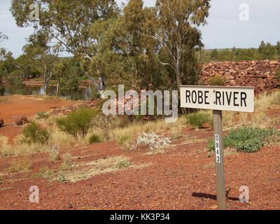 Der Robe River liegt in Westaustralien, bekannt für seine bedeutenden Eisenerzvorkommen. Der Fluss fließt durch eine Region, die reich an natürlichen Ressourcen ist und Teil der Industrie- und Bergbaulandschaft der Region Pilbara ist. Stockfoto
