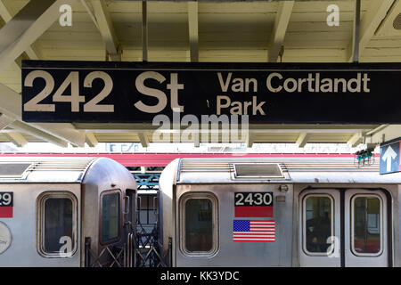 Mta 242 Street Station Van Cortlandt Park in New York City U-Bahn System. Es ist die Endstation der 1 Zug Linie in der Bronx. Stockfoto