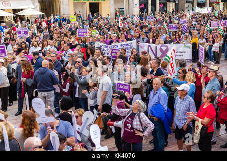 protestmarsch in Malaga Spanien. Organisiert im Rahmen des Internationalen Tages der Vereinten Nationen zur Beseitigung der Gewalt gegen Frauen am 25. November 2017 Stockfoto