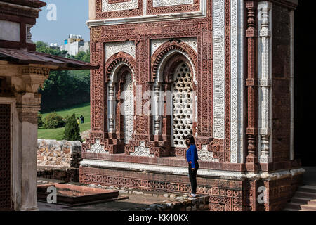 Der QUTB-KOMPLEX, erbaut im 12. Jahrhundert, ist Teil eines UNESCO-WELTKULTURERBES - NEU-DELHI, INDIEN Stockfoto