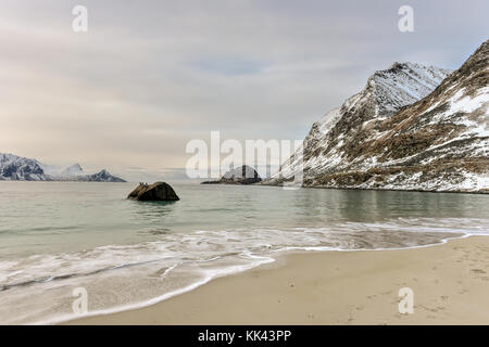 Haukland Strand in der Lofoten, Norwegen im Winter. Stockfoto