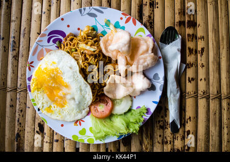 Typisch indonesischen Gericht Mie Goreng Stockfoto