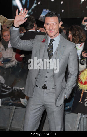 Luke Evans nimmt an den Hobbit: Die Schlacht der Fünf Heere Weltpremiere im Odeon Leicester Square und dem Empire IMAX in London. © Paul Treadway Stockfoto