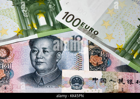 Chinese Yuan Renminbi und Euro cash Stockfoto