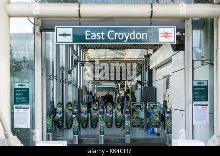 Eingang zum East Croydon Bahnhof. Stockfoto