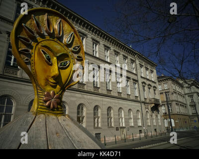 Budapest Buda et Plage. Ungarn - 28/03/2010 - Budapest - Pest, Buda et. Ungarn - zeitgenössische Statue im Stadtteil Buda. - Sylvain Leser/le pictorium Stockfoto