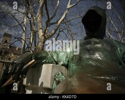 Buda et Pest,Hungary - 28/03/2010 - - Buda et Pest,Hungary - die Statue Anonymous (Anonimus szobor), Budapest - Sylvain Leser / Le Pictorium Stockfoto