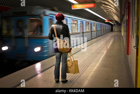 Buda und Pest, Ungarn - 28/03/2010 - Buda et Pest, Ungarn - die U-Bahn eine Nacht. - Sylvain Leser/le pictorium Stockfoto