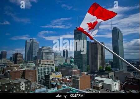 Montreal von oben gesehen - 23/05/2012 - Kanada - der Blick von der Bar, die Dächer des Berghotels; die Stadt Montreal - Sylvain Leser / Le Pictorium Stockfoto