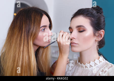 Make-up Artist Lidstrich Stockfoto