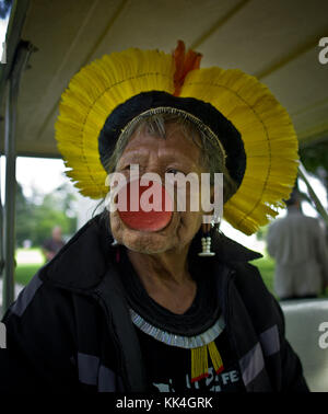 Raoni 'moulinsart', die kayapo indischen Küchenchef im Chateau de Cheverny - 24/09/2011 - Frankreich / Loir et Cher/Cheverny - raoni 'moulinsart', die kayapo indischen Küchenchef im Chateau de Cheverny - ein paar besondere Momente mit raoni, Portrait - Sylvain Leser/le pictorium Stockfoto