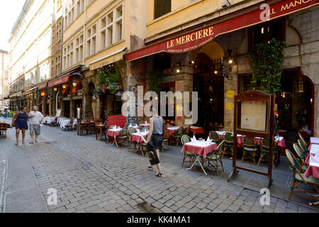 Lyon (Frankreich): Restaurants in der Straße "rue Merciere'. Stockfoto