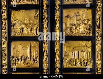 Die trunkenheit von Noah, Abraham und Isaak, Esau und Jakob, Joseph in Sklaverei verkauft - das Florentiner Baptisterium (Battistero di San Giovanni), Baptisterium - Saint John, Osten, Türen oder Toren des Paradieses, von Lorenzo Ghiberti (die Kathedrale von Santa Maria del Fiore in Florenz - Kathedrale der Heiligen Maria der Blume1336) Museo dell'Opera del Duomo, Florenz Italien Italienisch. (Ursprüngliche Tür Panel) Stockfoto