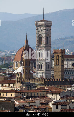 Battistero di San Giovanni (Baptisterium von Saint John), die Basilika San Lorenzo (Basilika St. Lorenz), Badia Fiorentina, Campanile di Giotto (Giotto Stockfoto