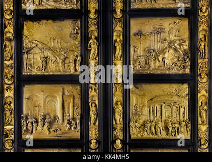 Die trunkenheit von Noah, Abraham und Isaak, Esau und Jakob, Joseph in Sklaverei verkauft - das Florentiner Baptisterium (Battistero di San Giovanni), Baptisterium - Saint John, Osten, Türen oder Toren des Paradieses, von Lorenzo Ghiberti (die Kathedrale von Santa Maria del Fiore in Florenz - Kathedrale der Heiligen Maria der Blume1336) Museo dell'Opera del Duomo, Florenz Italien Italienisch. (Ursprüngliche Tür Panel) Stockfoto