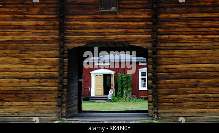 Sverige. 2014/08/09. Schwedische Lappland. Als UNESCO-Weltkulturerbe, Gammelstad Kirche Stadt, umgeben von 424 Holz - Häuser gebaut, ist ein villag Stockfoto