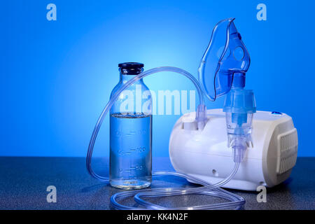 Medizinische Zerstäuber für die Behandlung von Bronchitis. Kamera gege Stockfoto