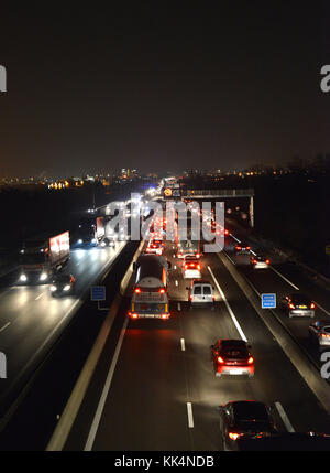 St Priest (Ostfrankreich). Manissieux. Staus auf beiden Fahrtrichtungen auf der A46 Autobahn. 6:15-6:30 Uhr *** Local Caption ***. Stockfoto