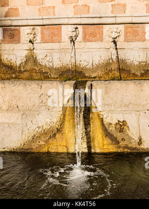 99 cannelle Brunnen von Aquila (Italien) Stockfoto