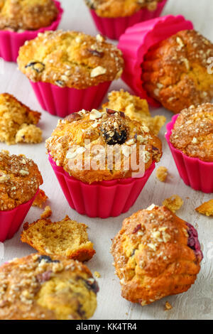 Dattel Muffins mit Heidelbeeren Stockfoto