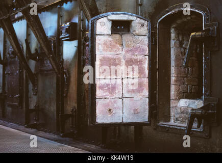 Großer Industrieofen in der Fabrik. Stockfoto