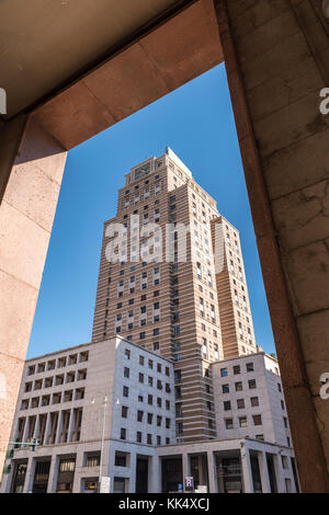 Genua, Italien - Juli 25, 2017: Torre piacentini ist ein Wolkenkratzer in Genua (Norditalien); es war im Jahre 1940, und in diesem Moment war es das höchste gebaut b Stockfoto