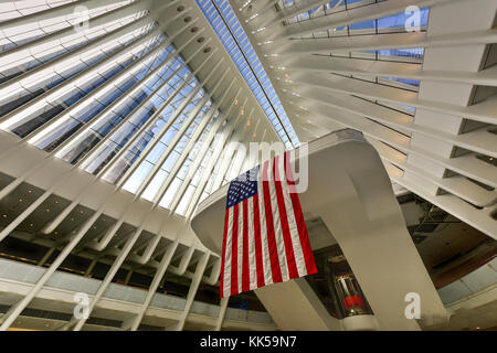 New York, USA - 16. April 2016: Die oculus im World Trade Center Verkehrsknotenpunkt für den Weg in New York City. Es zwischen 2 Welt t befindet. Stockfoto