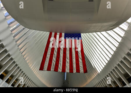 New York, USA - 16. April 2016: Die oculus im World Trade Center Verkehrsknotenpunkt für den Weg in New York City. Es zwischen 2 Welt t befindet. Stockfoto