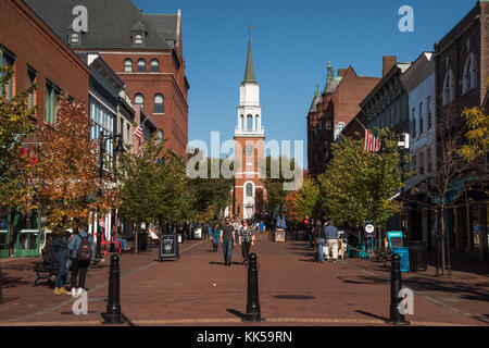 Burlington, VT, USA - 21.Oktober 2017: Church Street Marketplace ist die Hauptattraktion für Touristen in Burlington Stadt. Mit einer Vielzahl von Geschäften und Rest Stockfoto