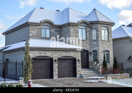 Kostspielige Haus im Schnee, Montreal, Kanada Stockfoto