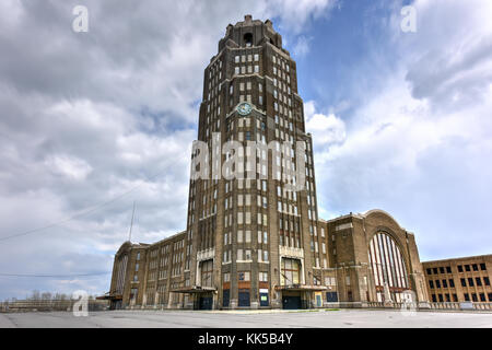 Buffalo Central Terminal ist ein ehemaliger Bahnhof in Buffalo, New York. Das 17-stöckige Art déco-Stil der Station aktiv war von 1929 bis 1979. Stockfoto