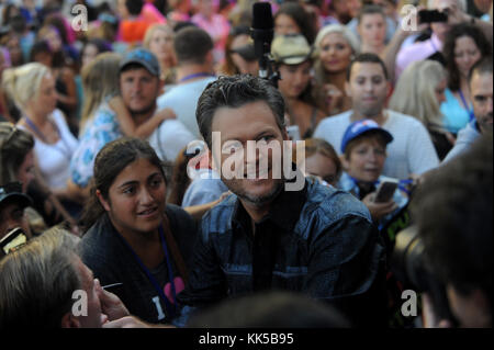 NEW YORK, NY - AUGUST 05: Der Musiker Blake Shelton tritt live auf der Bühne für die Citi Concert Series auf der heutigen NBC Show am Rockefeller Plaza am 5. August 2016 in New York City auf. Personen: Blake Shelton Stockfoto