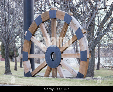 Fähre Rad aus Holz und Stahl am Missouri River Ufer gemacht Stockfoto