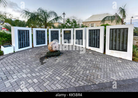 Hamilton, Bermuda - 20. Mai 2016: Die bermuda Kriegerdenkmal innerhalb der das Cabinet Office. Es erinnert an jene, die Bermuda dur serviert. Stockfoto