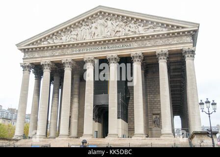 Paris, Frankreich, 23. November 2006: Blick auf Eglise Sainte Marie Madeleine in Paris Frankreich. La Madeleine ist eine römisch-katholische Kirche in einem comman Stockfoto