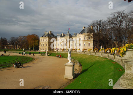 Luxemburg Palast wurde ursprünglich erbaut (1615-1645) die königliche Residenz der Regent Marie de Medicis zu werden. Seit 1958 ist der Sitz der fr. Stockfoto