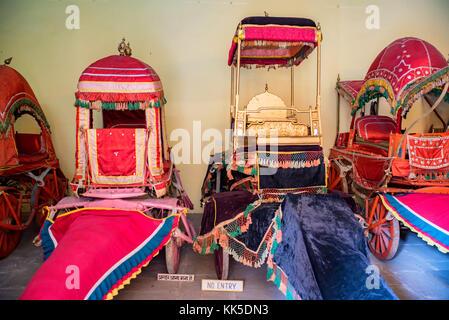 Trainer bunte Maharajas' in Jaipur Palace Stockfoto