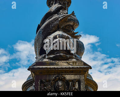 Alte Straßenlaterne Statue in London Stockfoto