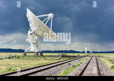 Der Karl g. jansky sehr große Reihe (VLA) ist ein Radio Astronomy Observatory auf den Ebenen von San Agustin in New Mexico entfernt. Stockfoto