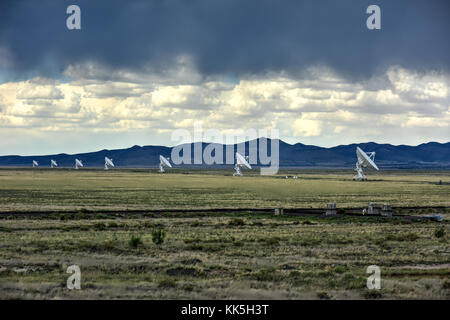 Der Karl g. jansky sehr große Reihe (VLA) ist ein Radio Astronomy Observatory auf den Ebenen von San Agustin in New Mexico entfernt. Stockfoto