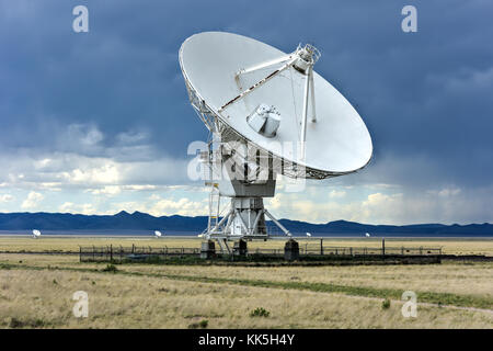 Der Karl g. jansky sehr große Reihe (VLA) ist ein Radio Astronomy Observatory auf den Ebenen von San Agustin in New Mexico entfernt. Stockfoto