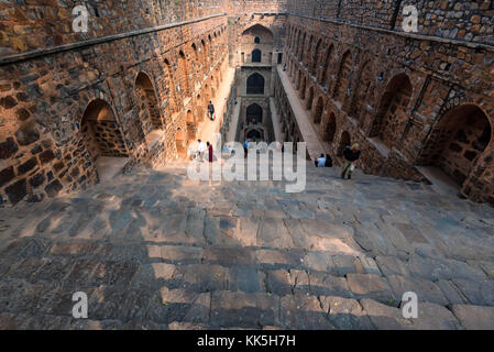 New Delhi, Indien - ca. November 2017: Treppe von ugrasen ki Baoli Stockfoto